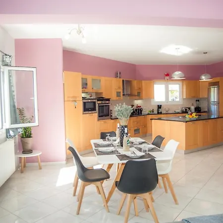 Nikos Spacious And Panoramic *