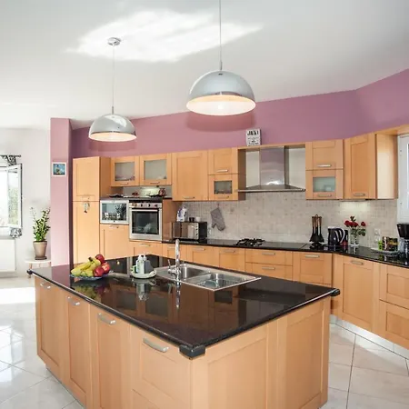 Nikos Spacious And Panoramic דירה