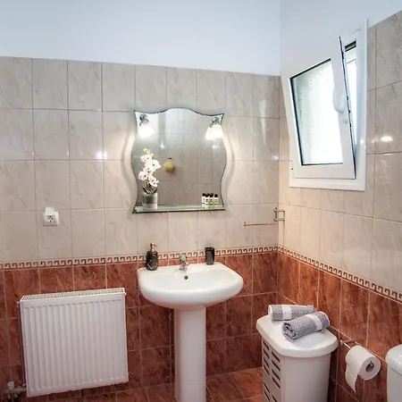 Nikos Spacious And Panoramic